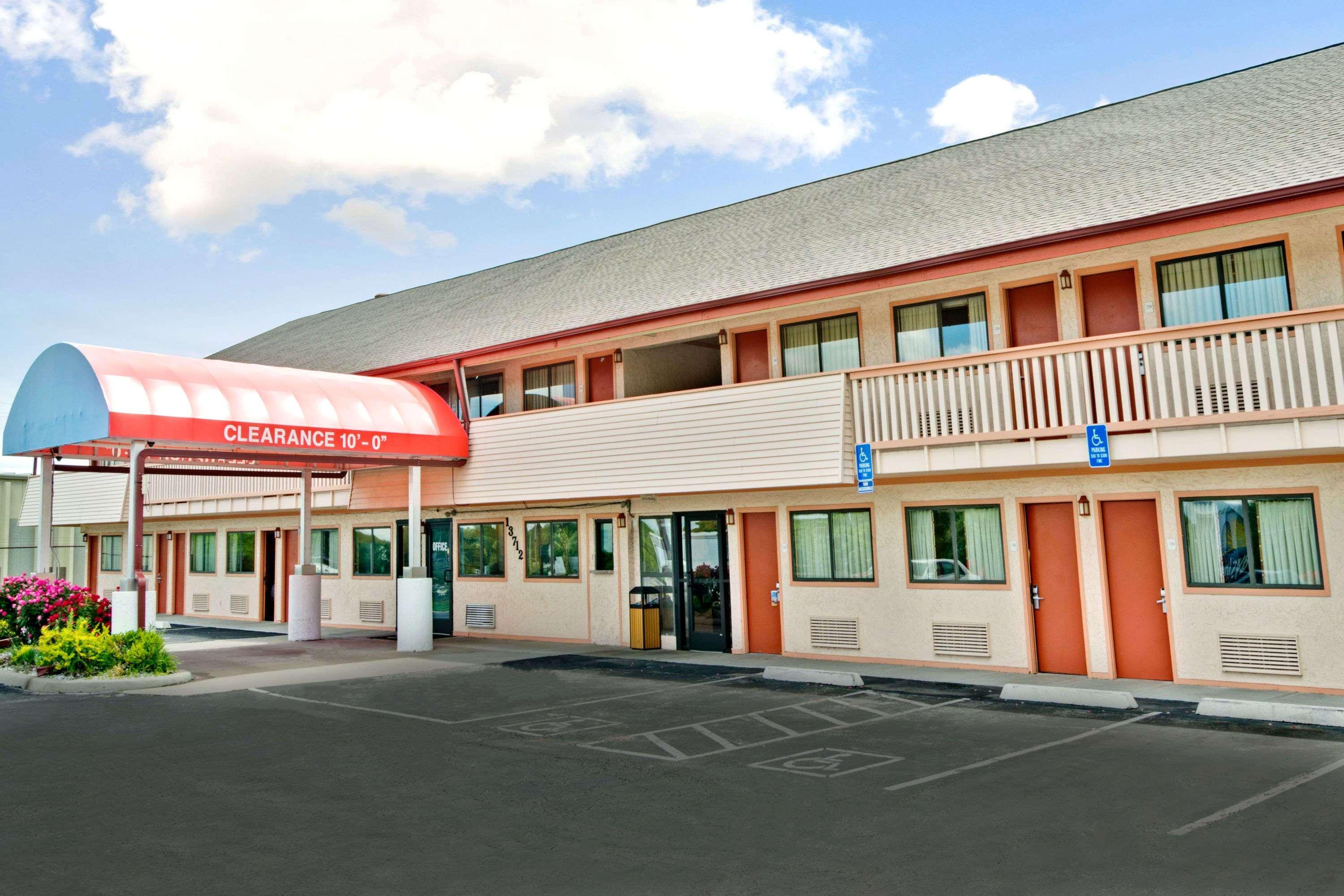 Days Inn By Wyndham Independence Extérieur photo