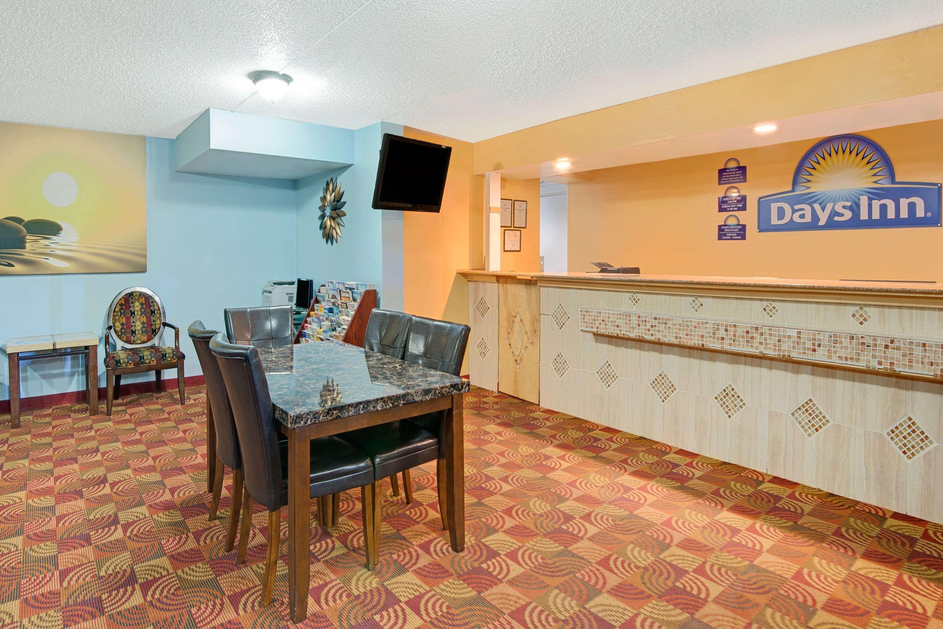 Days Inn By Wyndham Independence Extérieur photo