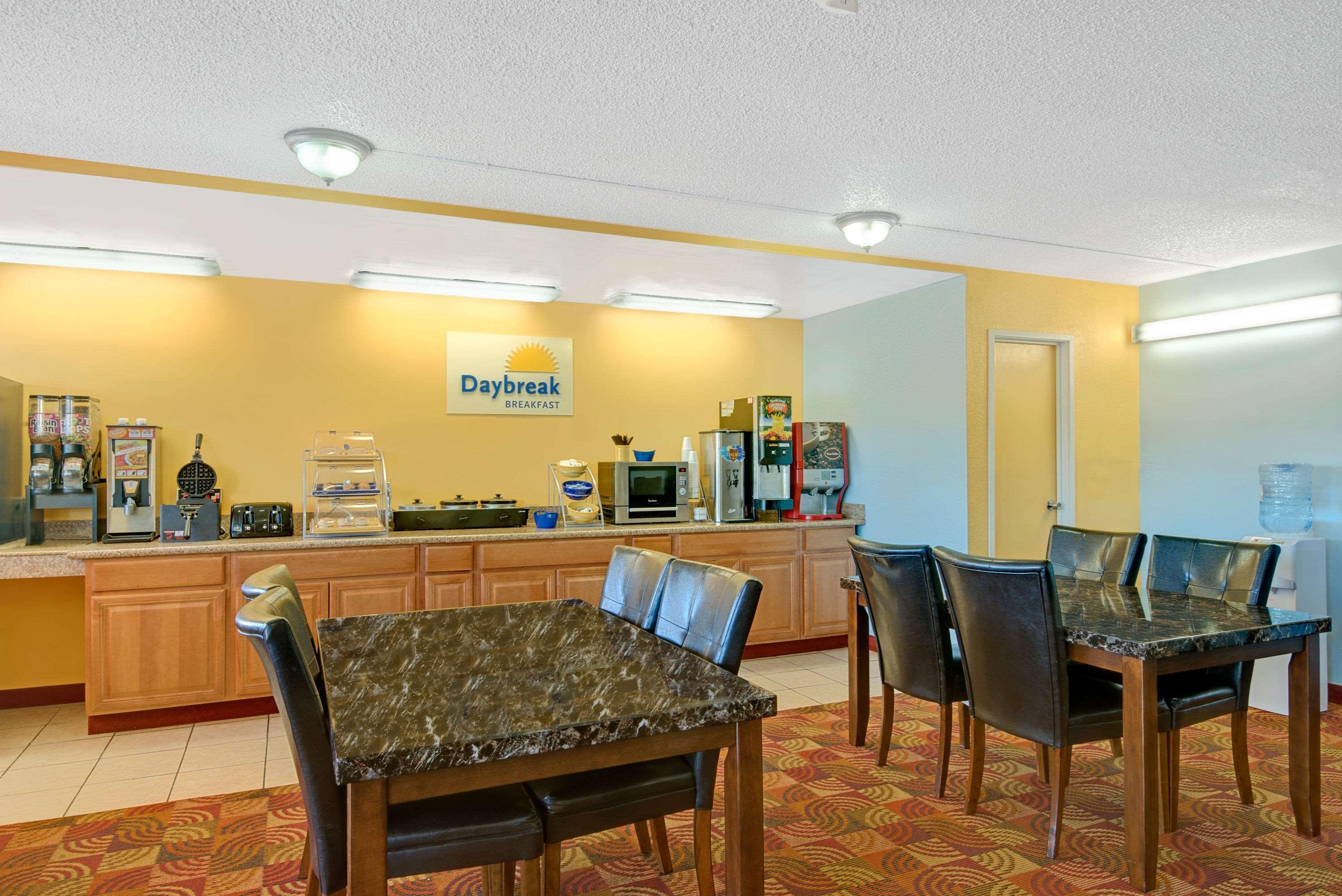 Days Inn By Wyndham Independence Extérieur photo