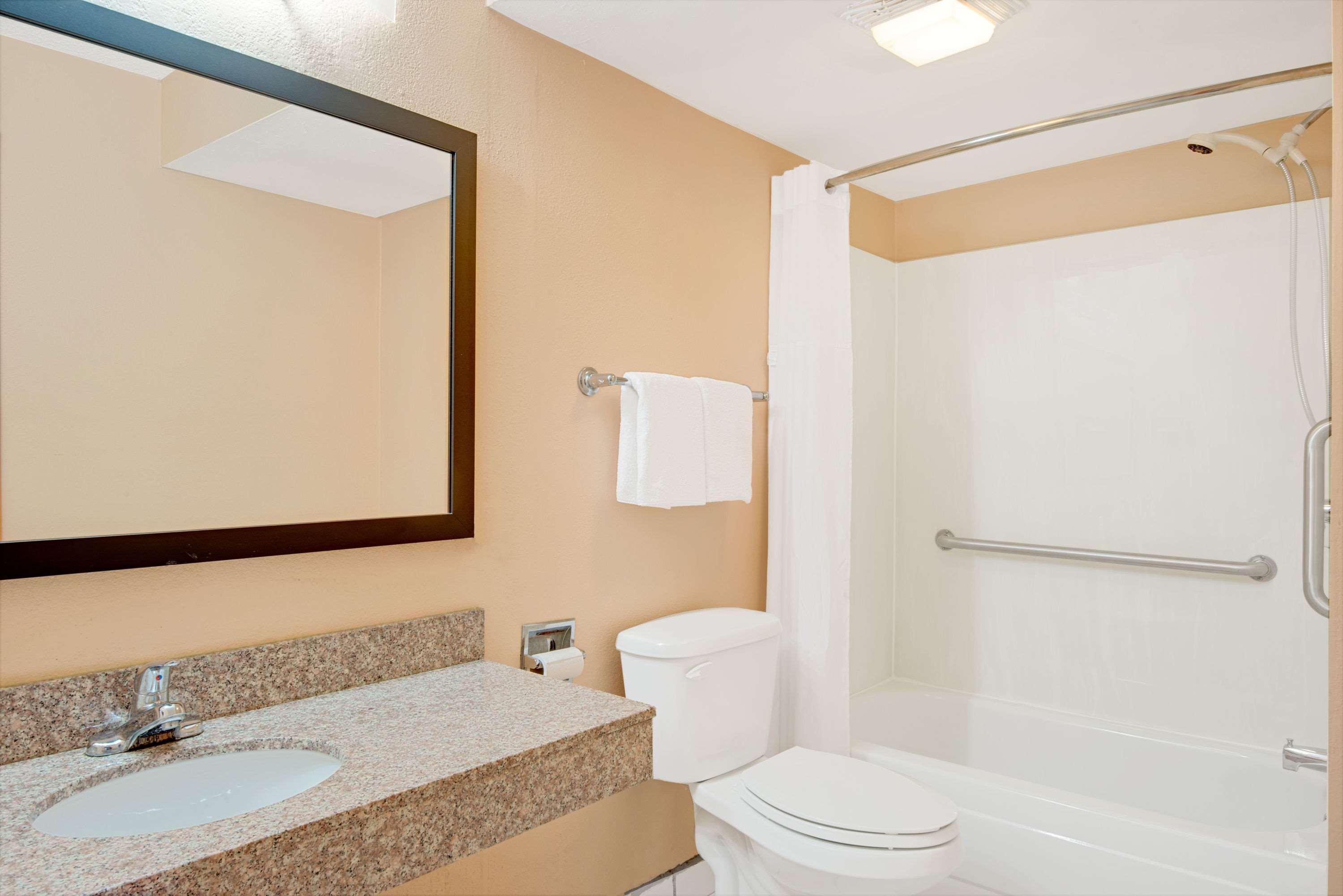 Days Inn By Wyndham Independence Extérieur photo