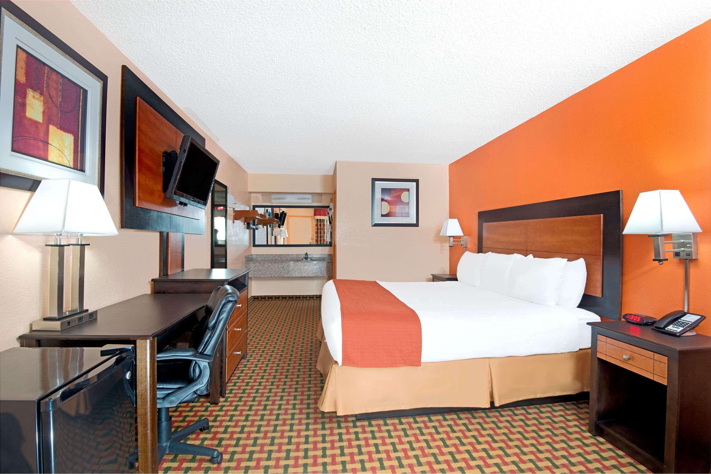 Days Inn By Wyndham Independence Extérieur photo