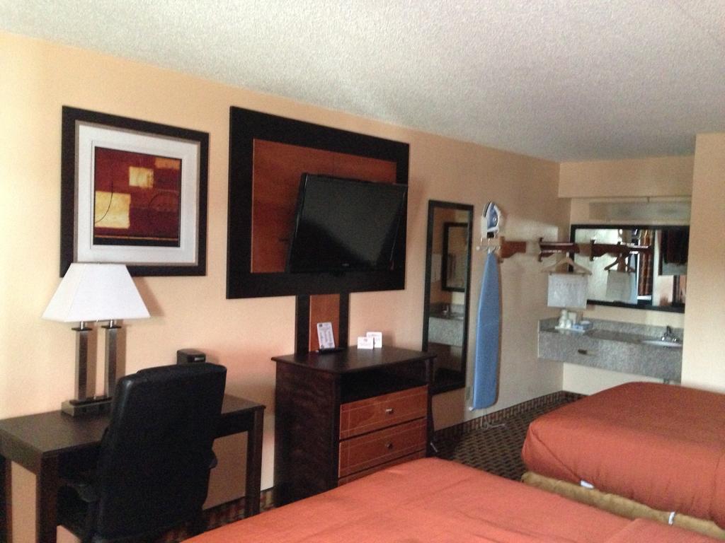 Days Inn By Wyndham Independence Extérieur photo