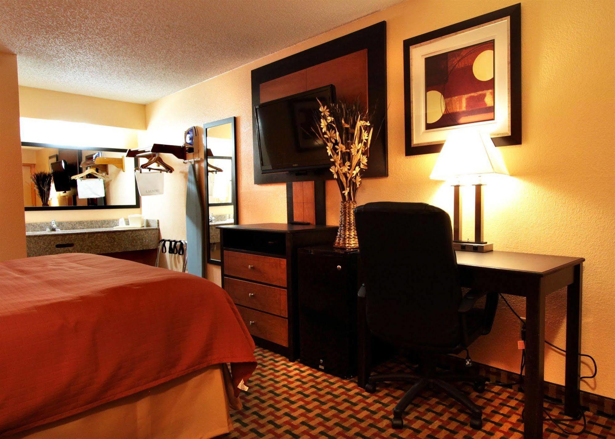 Days Inn By Wyndham Independence Extérieur photo